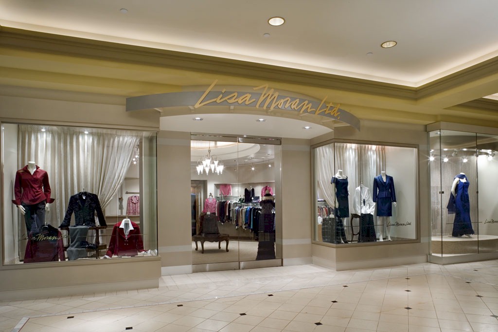 Lisa Moran Ltd, women's boutique has beautful clothes for all occasions. You'll find everything from everyday collections to the finest ballgowns from designers around the world. Mother of the Bride and Groom.